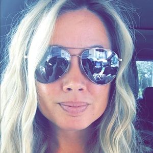 Meet your Posher, Janelle